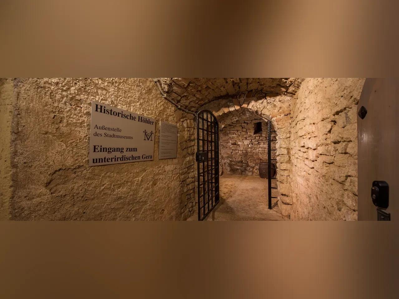 Eingang zu den Museumshöhlern, die sich unter der Innenstadt befinden. 
