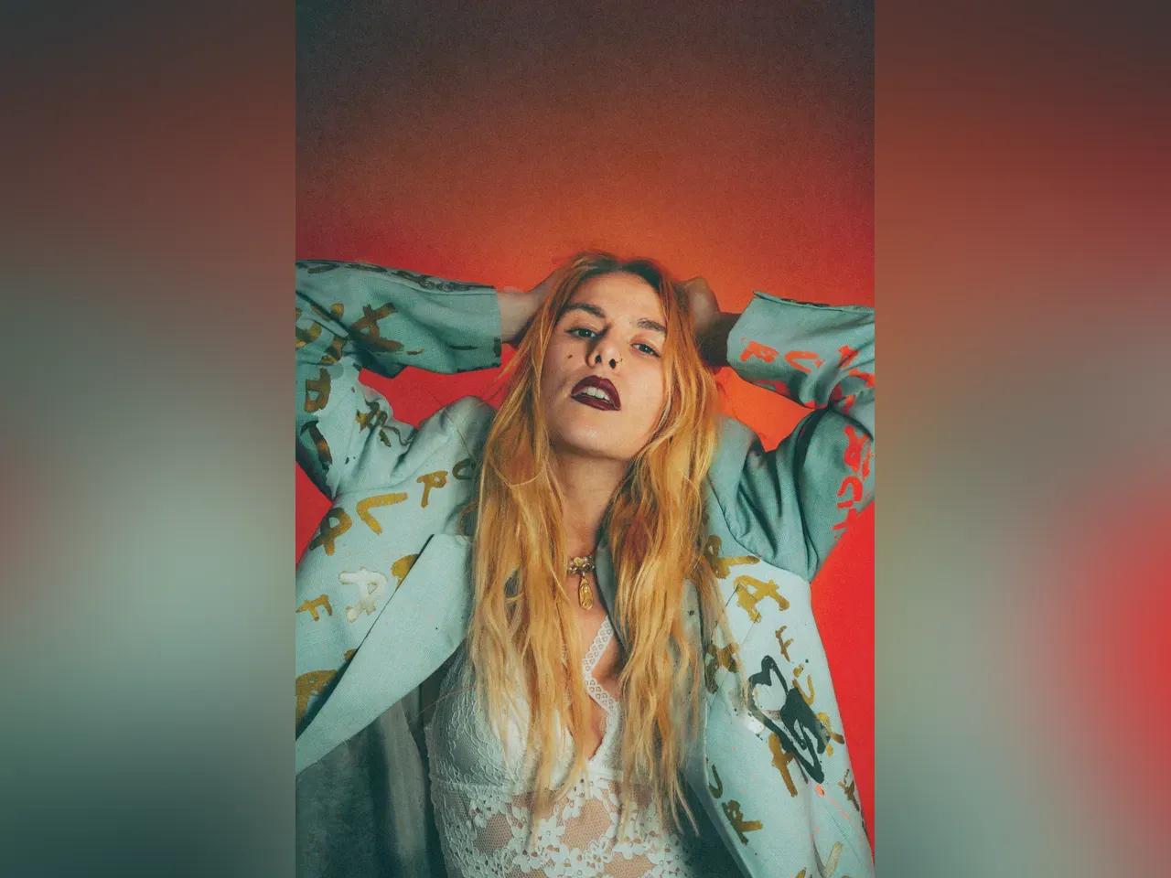 larahulo_presse_3-jeanette-friedrich_06-png