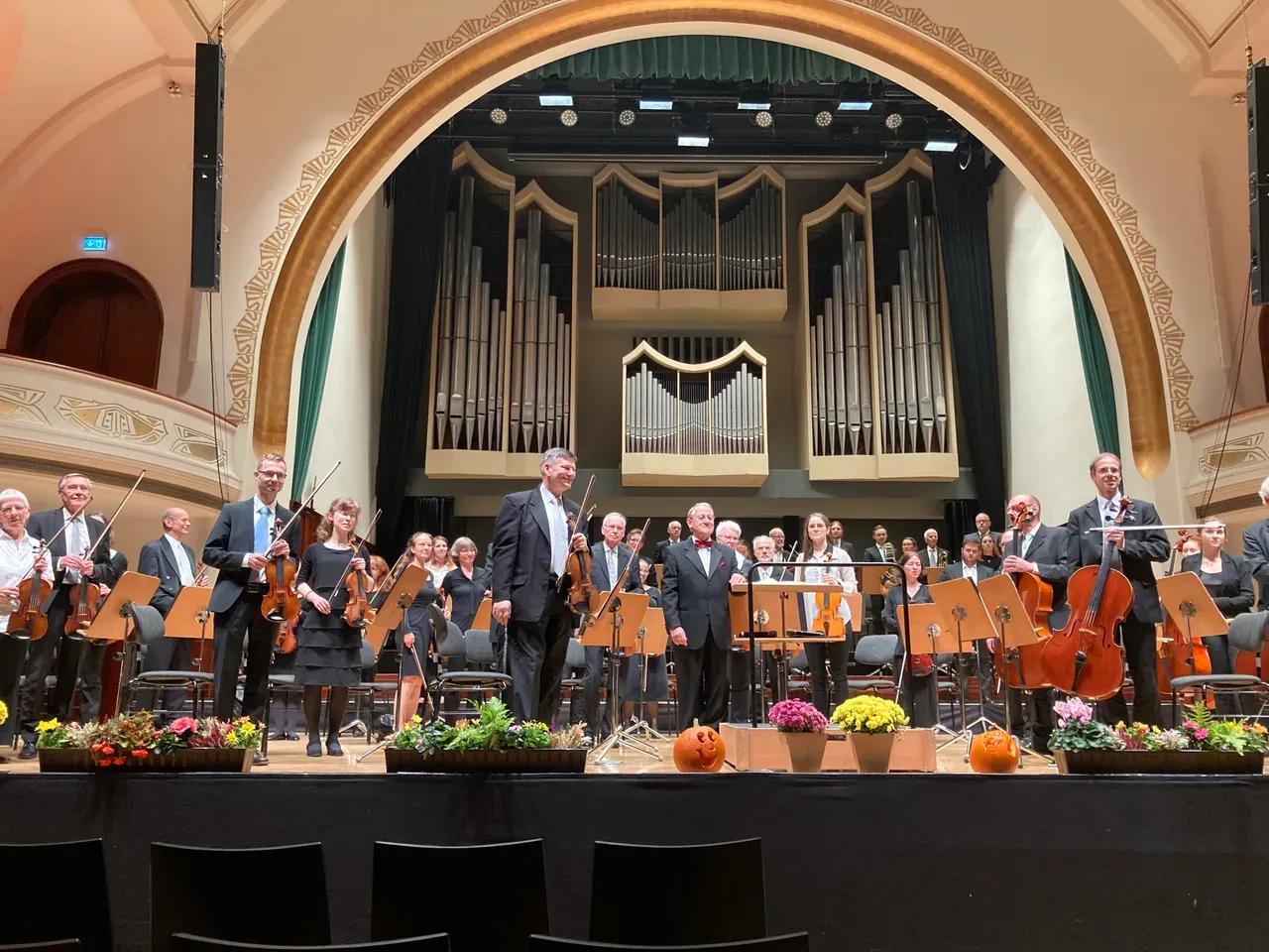 Sinfonieorchester auf der Bühne
