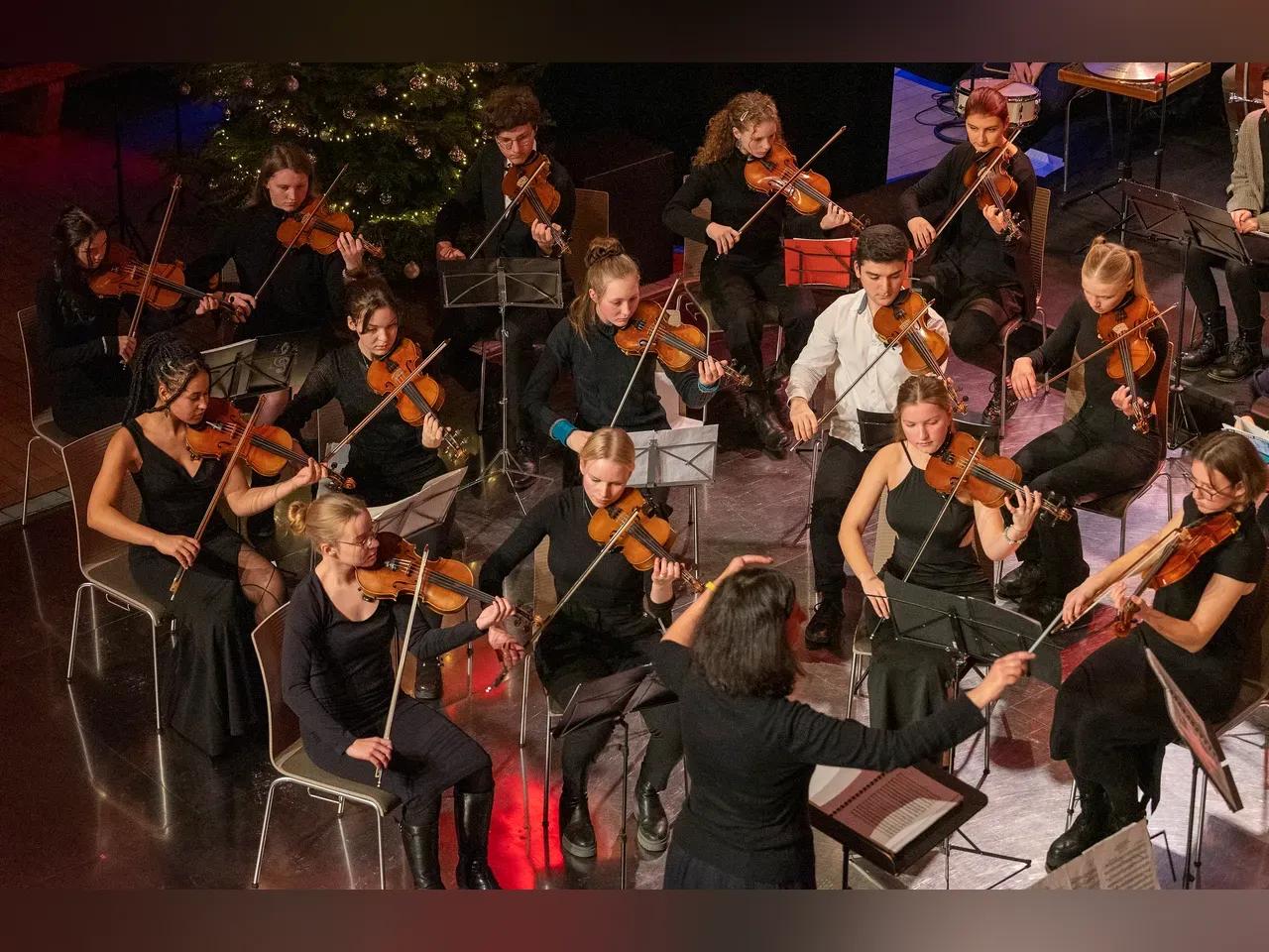 2022-adventskonzert-nachwuch-und-jugendorchester-im-volksbad-foto-c-staemmler-jpg
