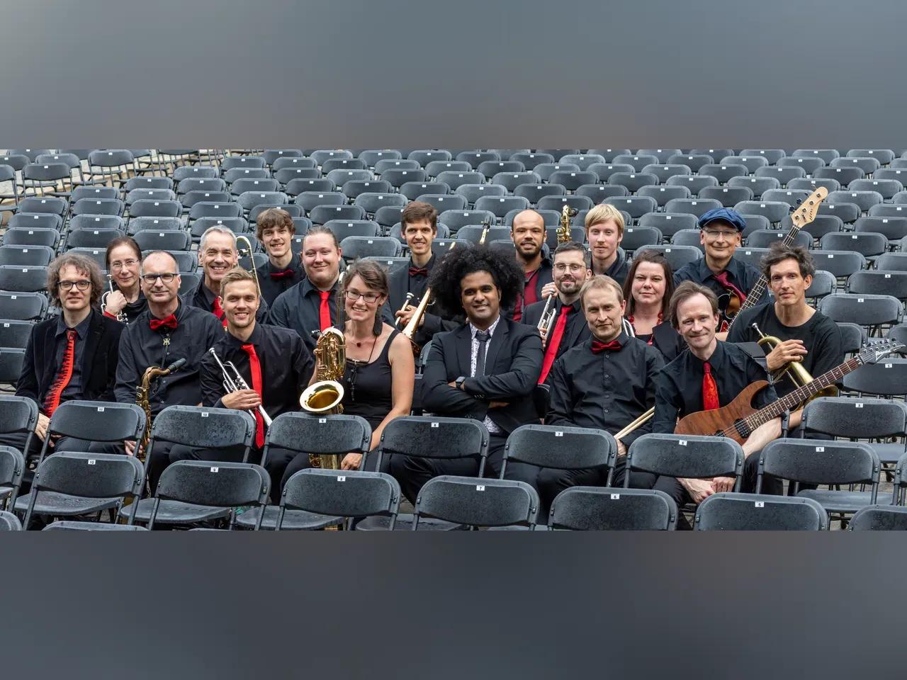 tina-pei-ker-bigband-gro-47-band-im-zuschauerraum-jpg