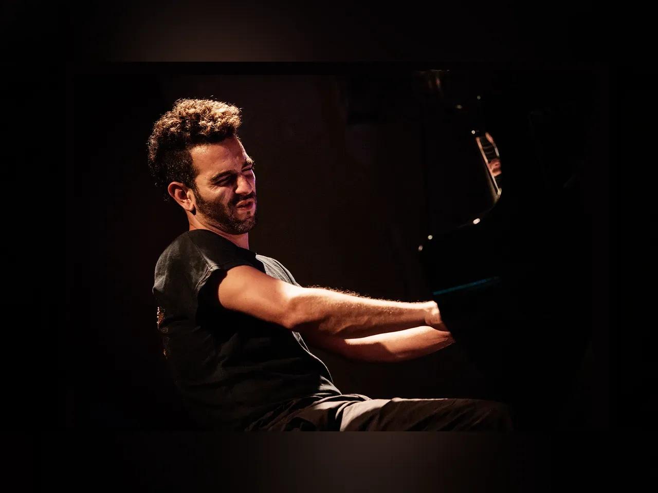 Uriel Herman beim Musizieren