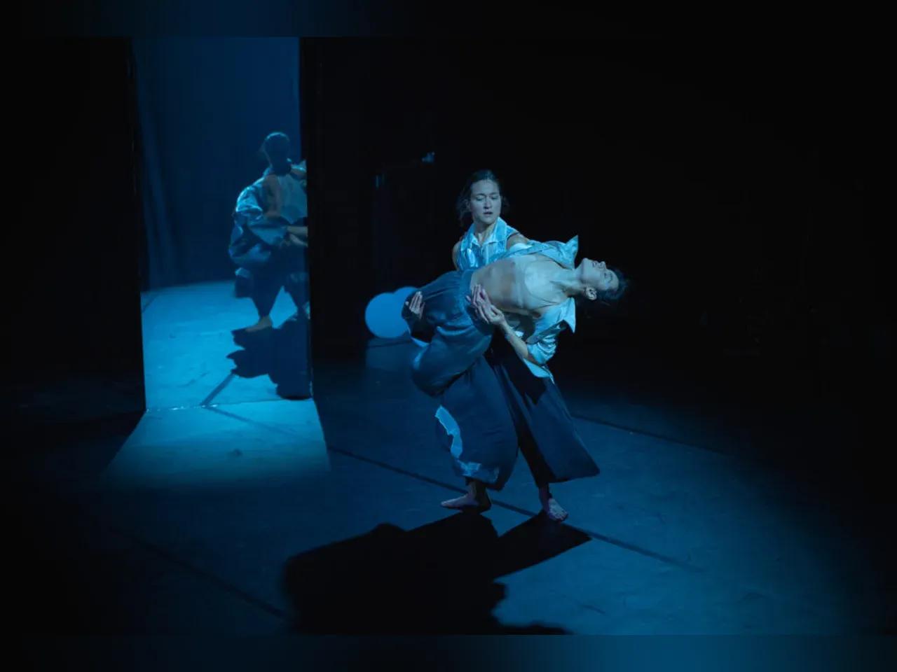 24-11_showing-residenz_theaterhaus-jena_-maya-vieth_web-28-1024x683-jpg